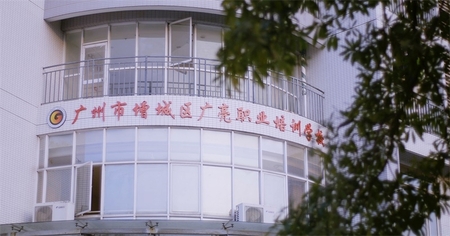 学校外景